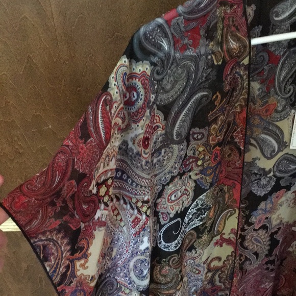 E & K clothing kimono. - Picture 2 of 7